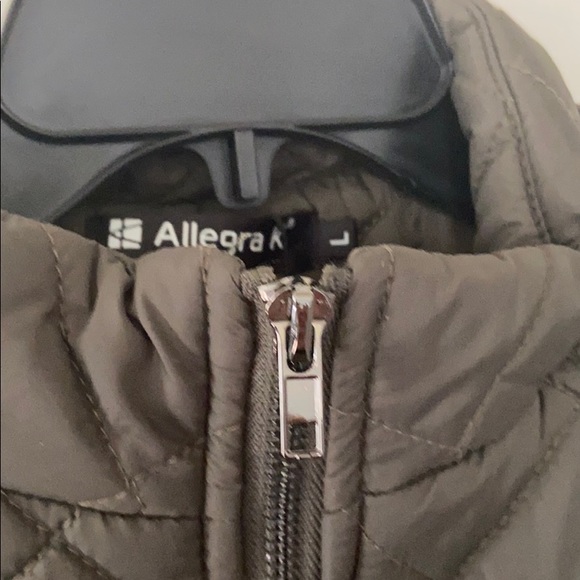 Vest - Picture 7 of 7